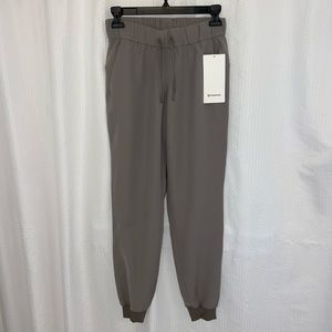 Lululemon On The Fly Jogger *Woven
